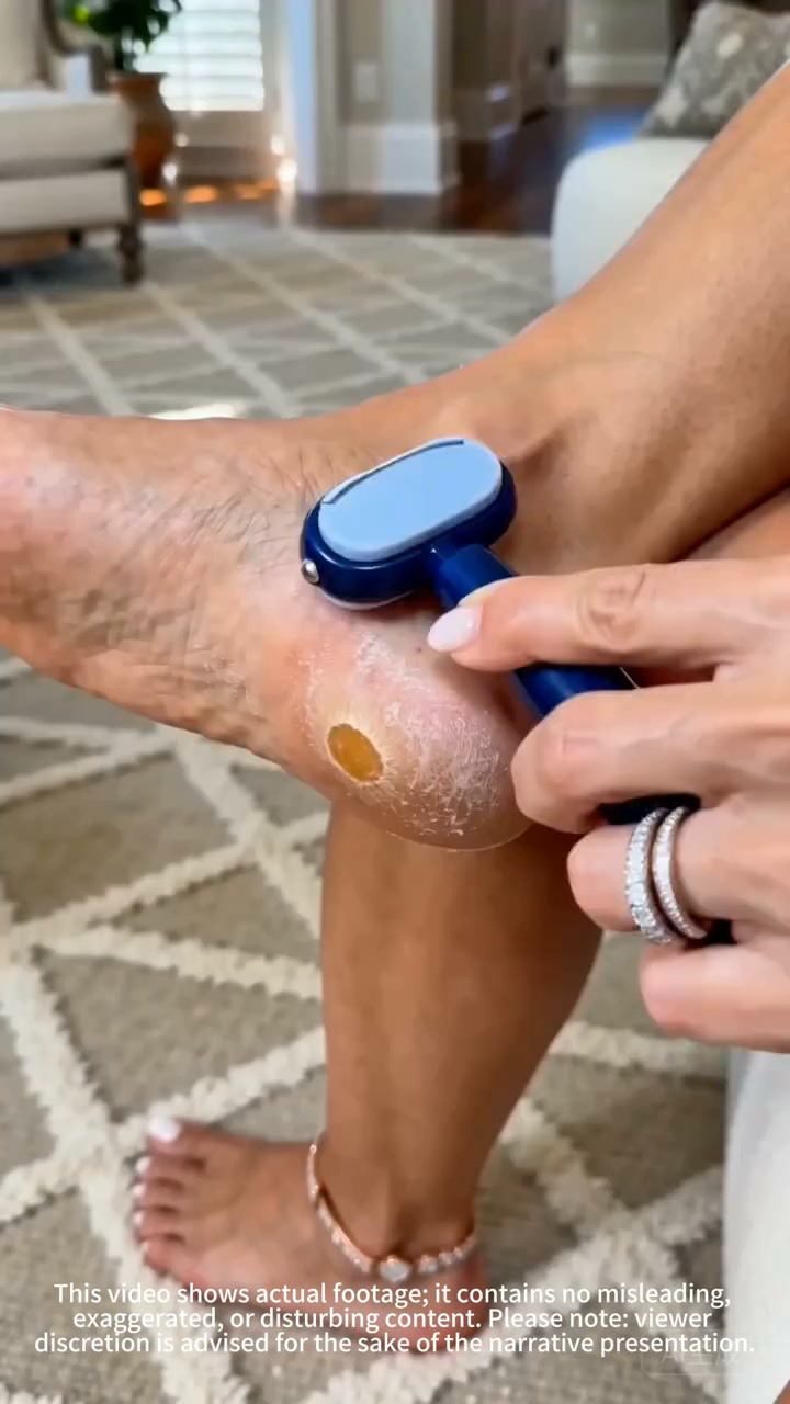 Double-sided pedicure knife and foot rasp