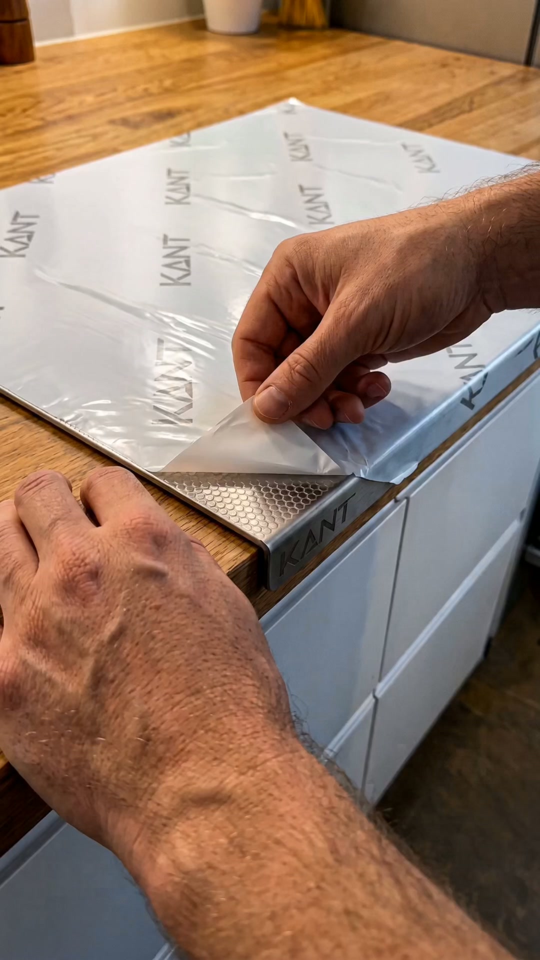 The board that protects your knives.