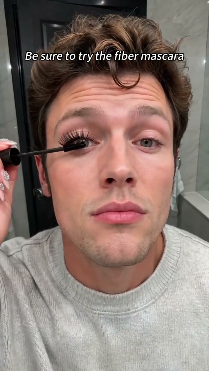 This Mascara Makes Lashes Look SO Much Longer!