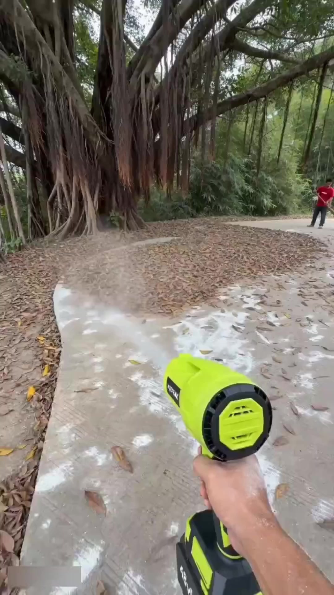 O Mini Soprador que Substitui os Gigantes