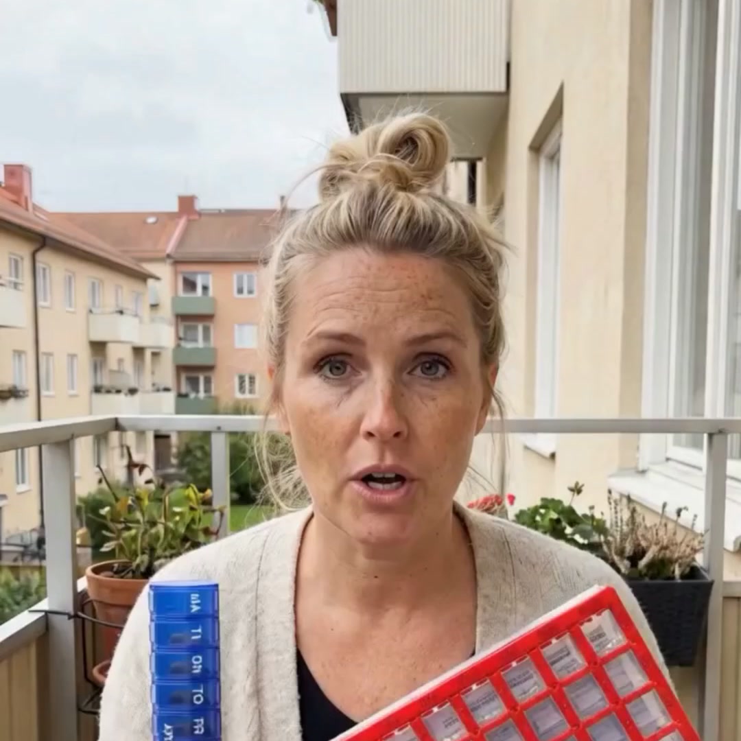 Smart Dose™ – Pilulier Hebdomadaire en Métal avec 7 Compartiments