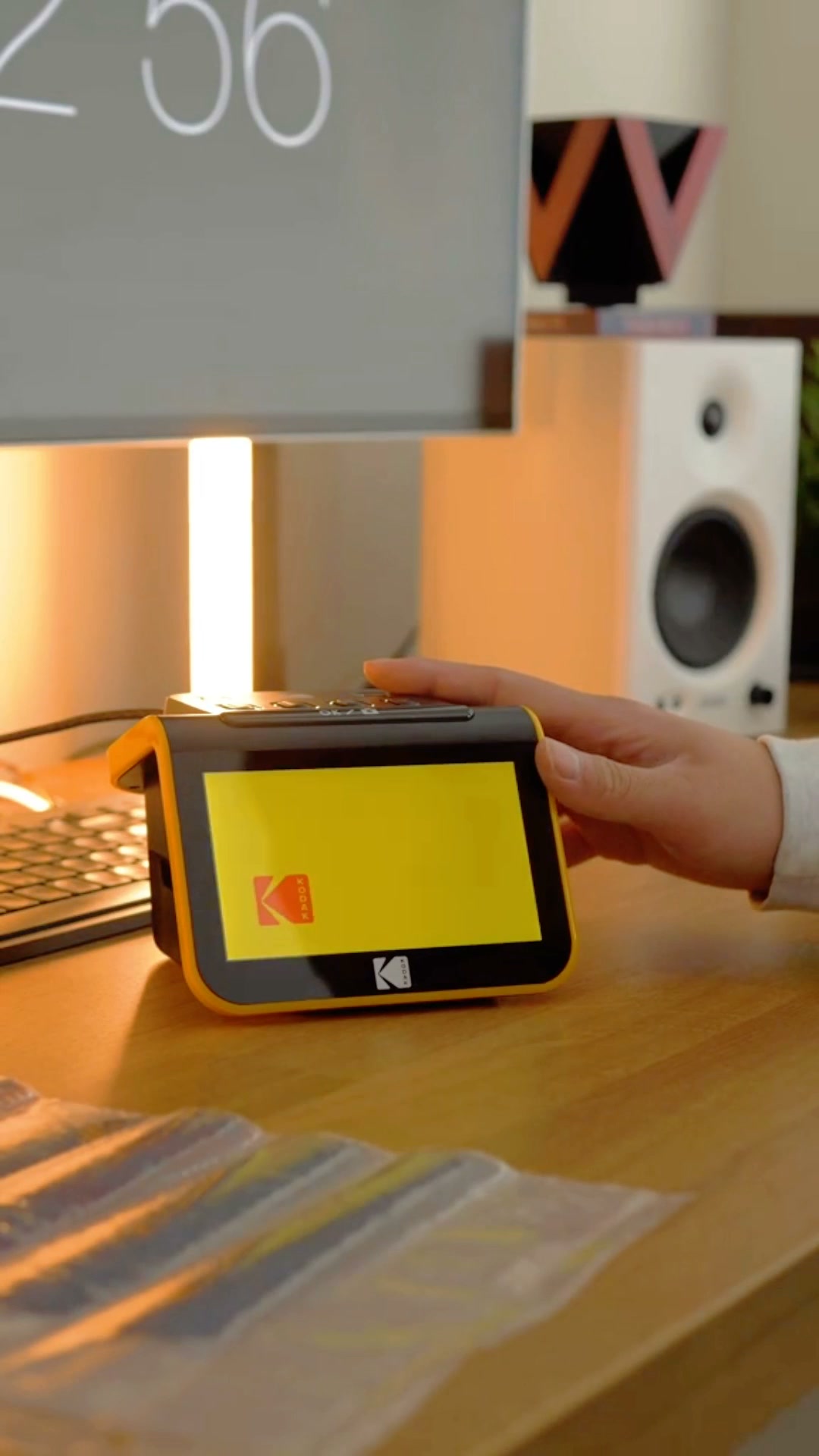 Say goodbye to cumbersome software and complex onboard buttons—scan with ease!