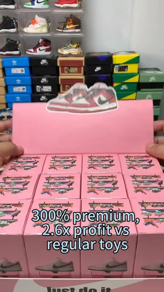 Surprise Mini Sneaker Box