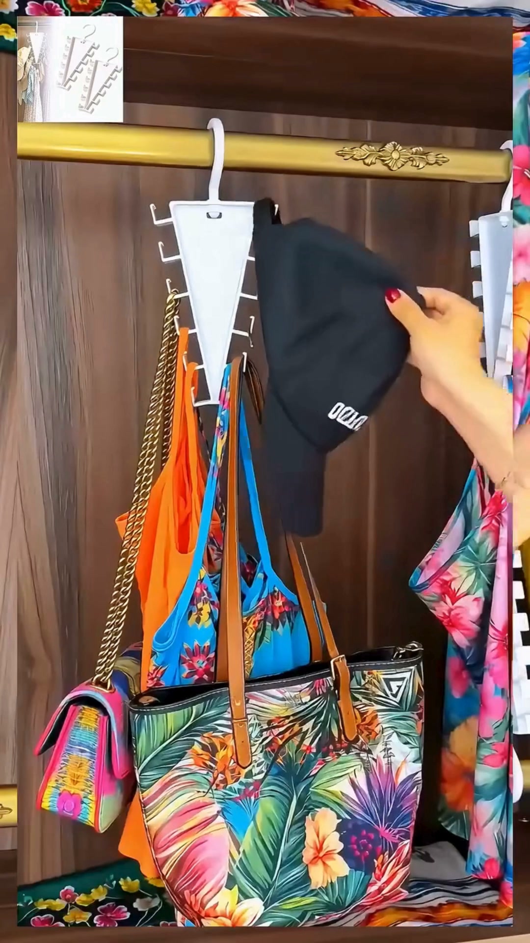 Organizador de perchas para un armario ordenado