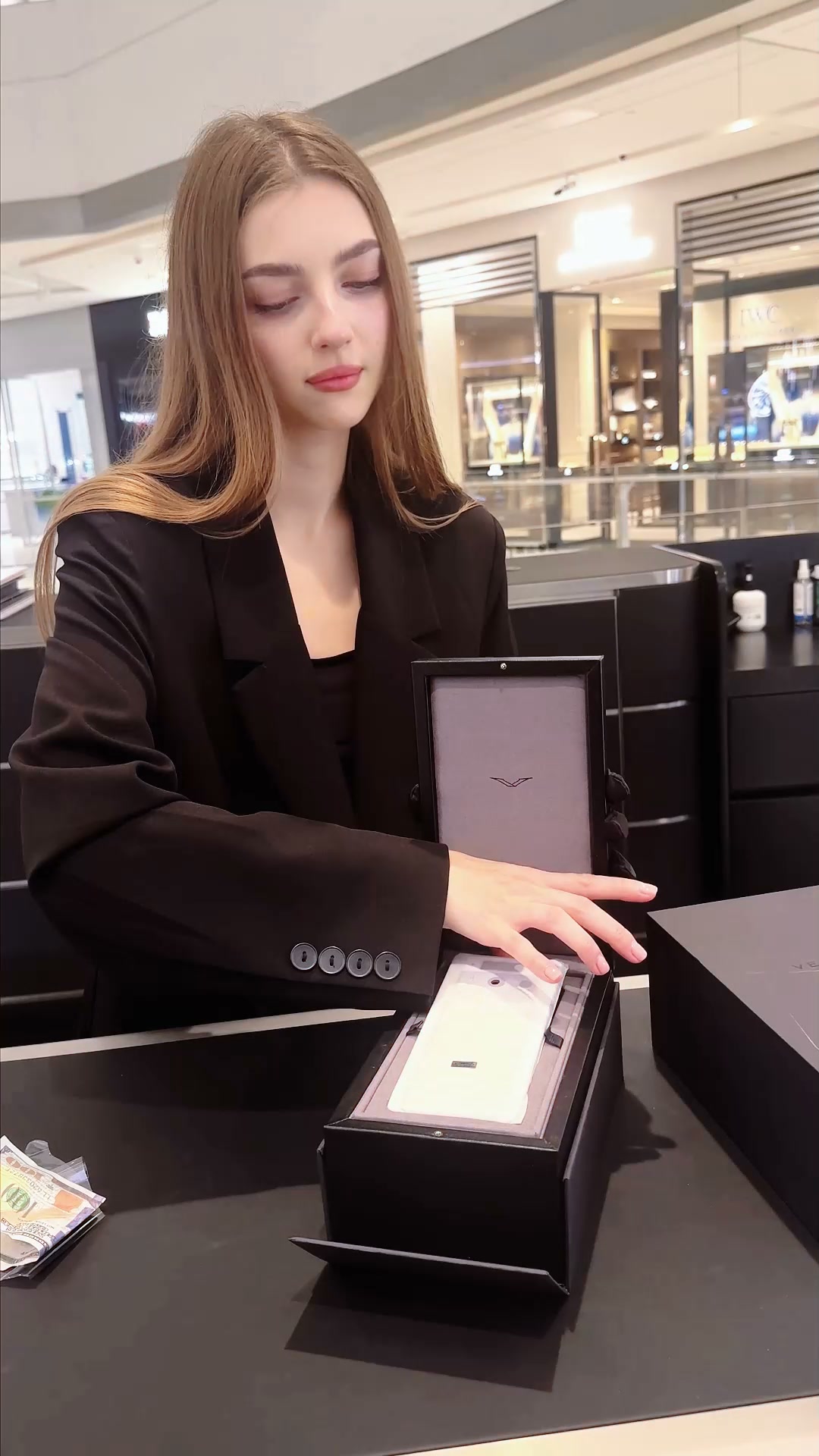 VERTU® Metavertu Max：$3,300 OFF, applied at checkout