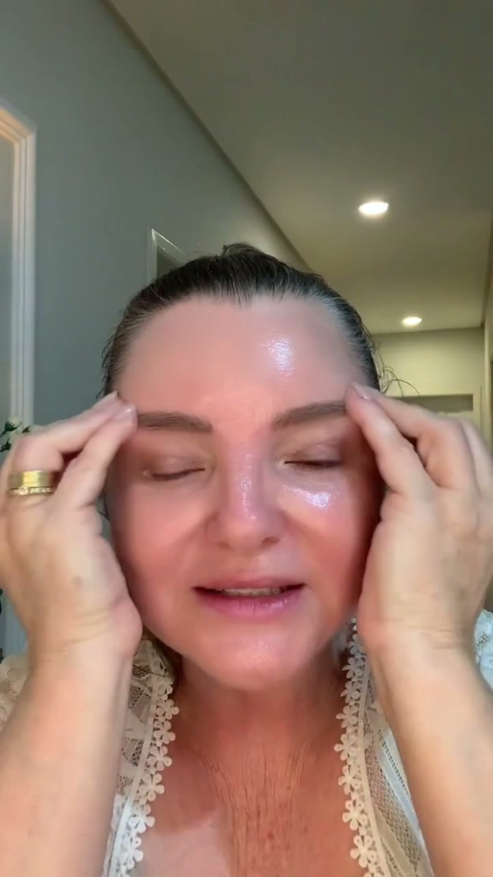 Anúncio de Renata Rios - Reverso Facial Brasileiro