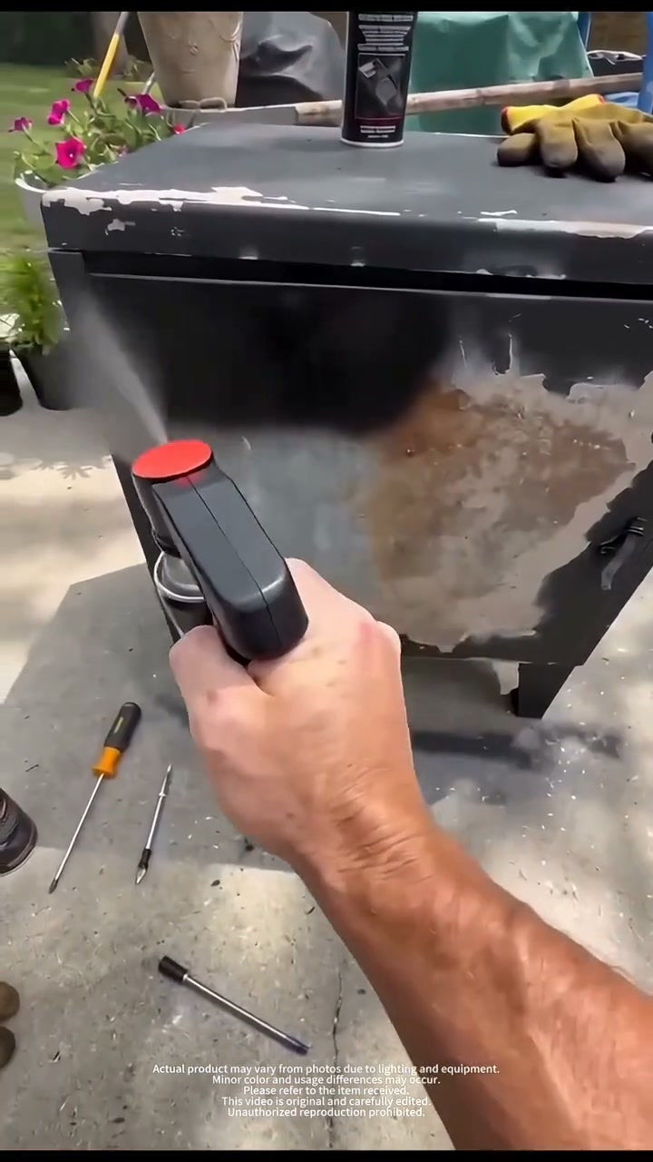 Upgrade Your Spray Can With a Comfort Grip