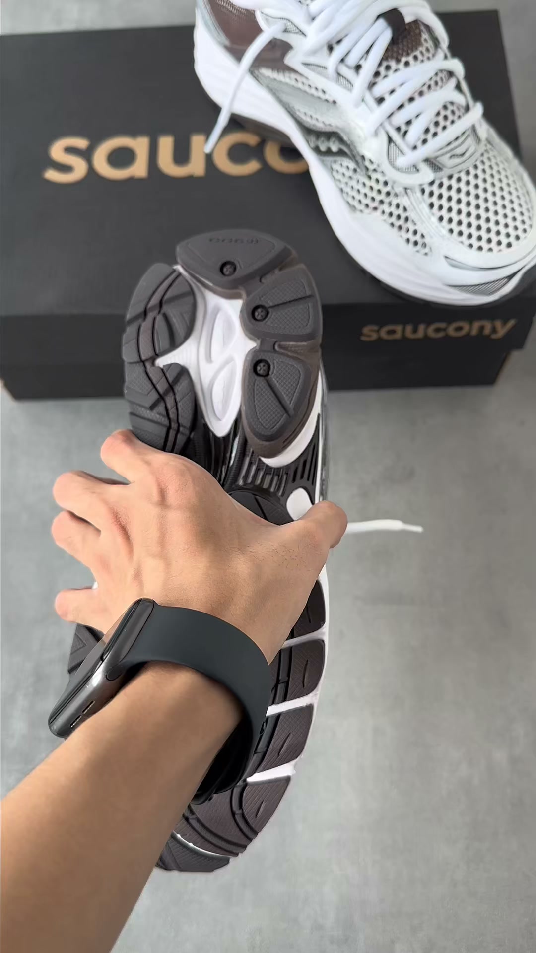Omni 9 Runner Style + 3 Free Socks
