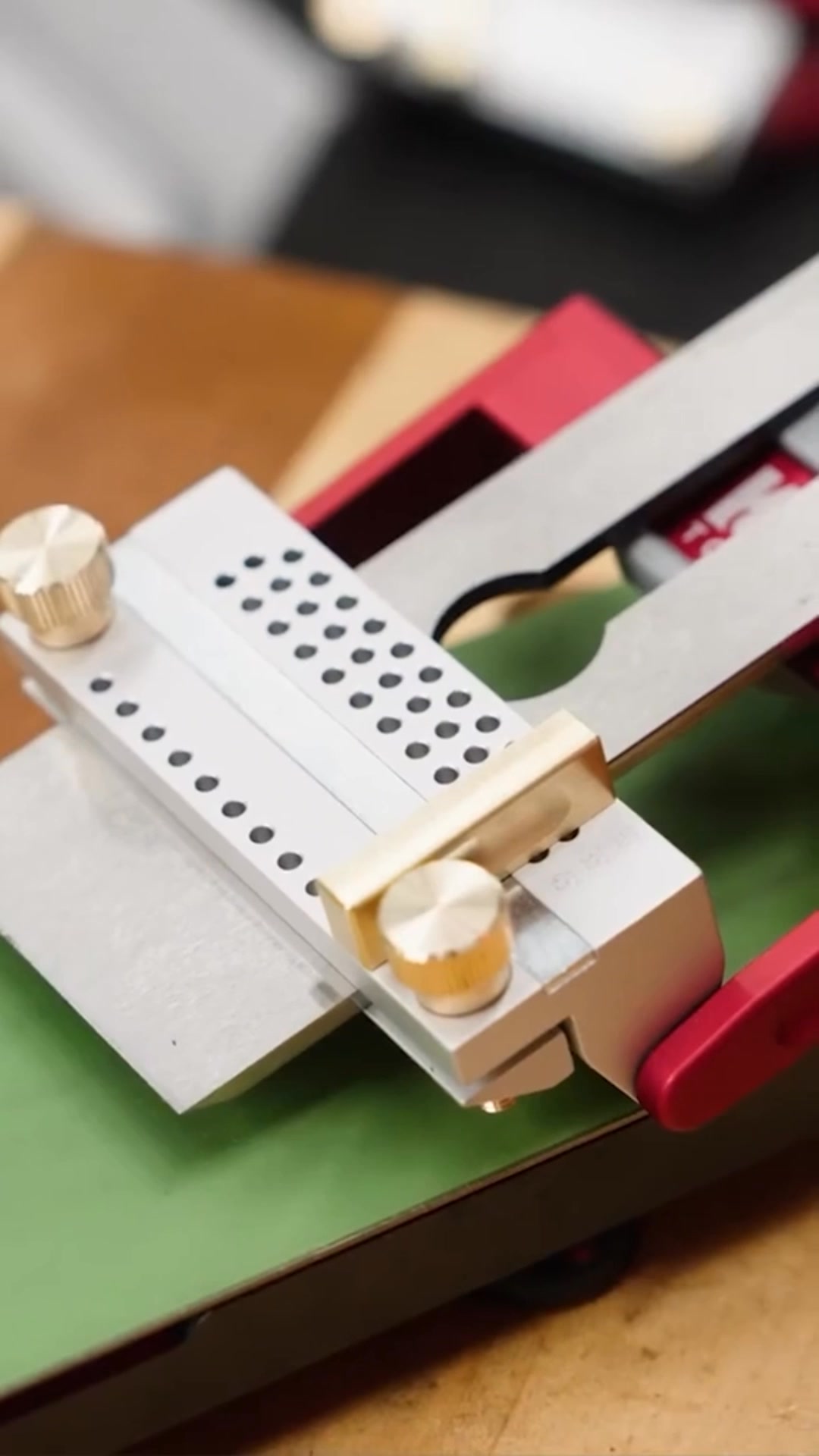 THE UNIVERSAL SHARPENING JIG — Sharpen Any Blade, Any Angle, Every Time