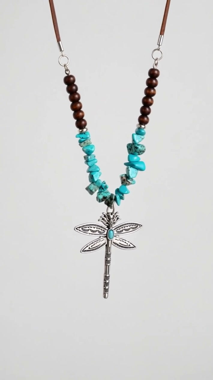 Vintage suède gelaagde ketting – met libelle- of waterdruppelhanger.