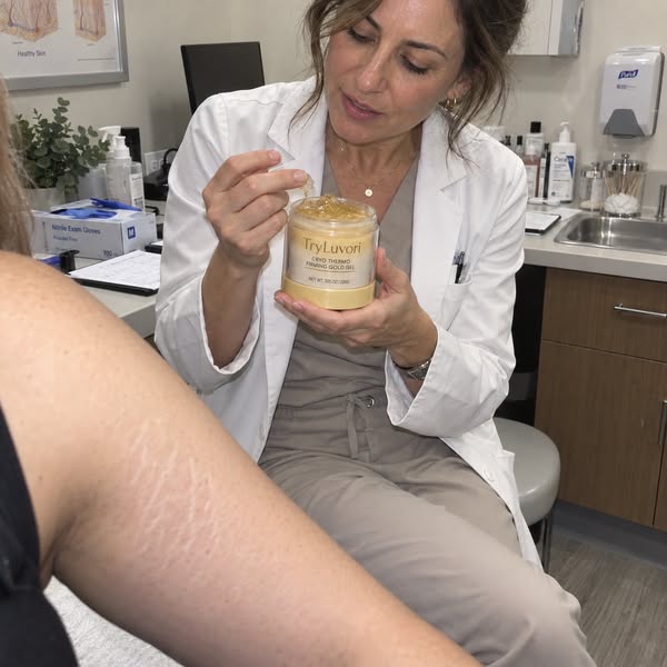 The Viral Gold Gel I Use On My Stretch Marks
