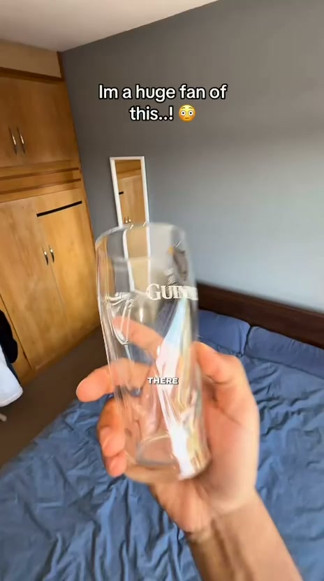 A Fan That Installs Like a Light Bulb