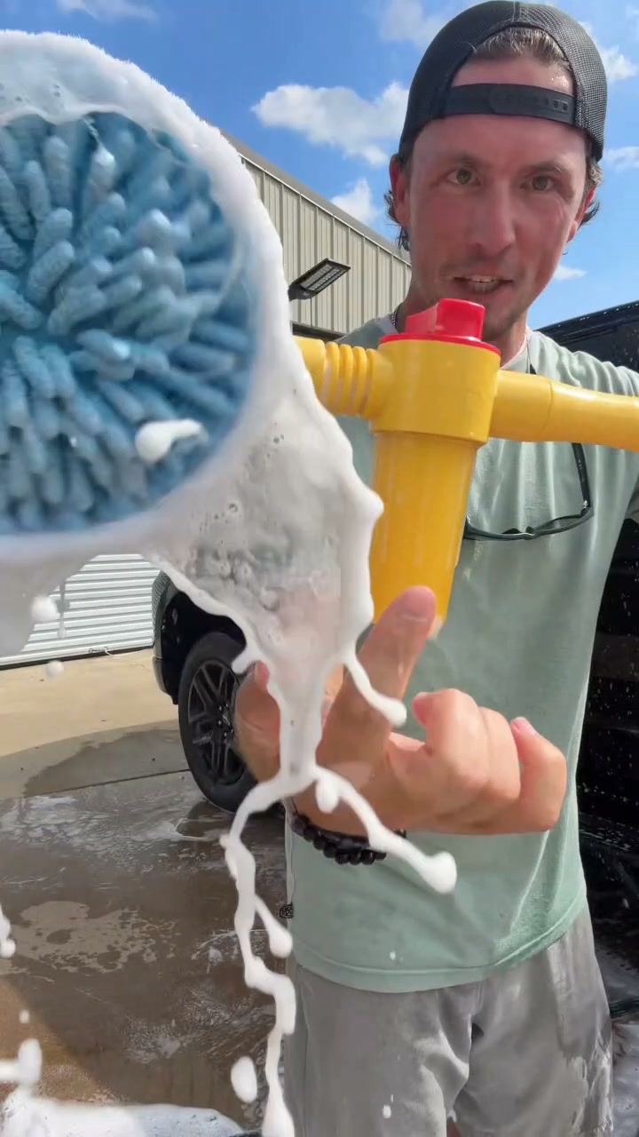 HOT SALE |AutoTwist FoamWash Car Cleaning Brush Suitable for use in cars, SUVs, trucks and off-road vehicles