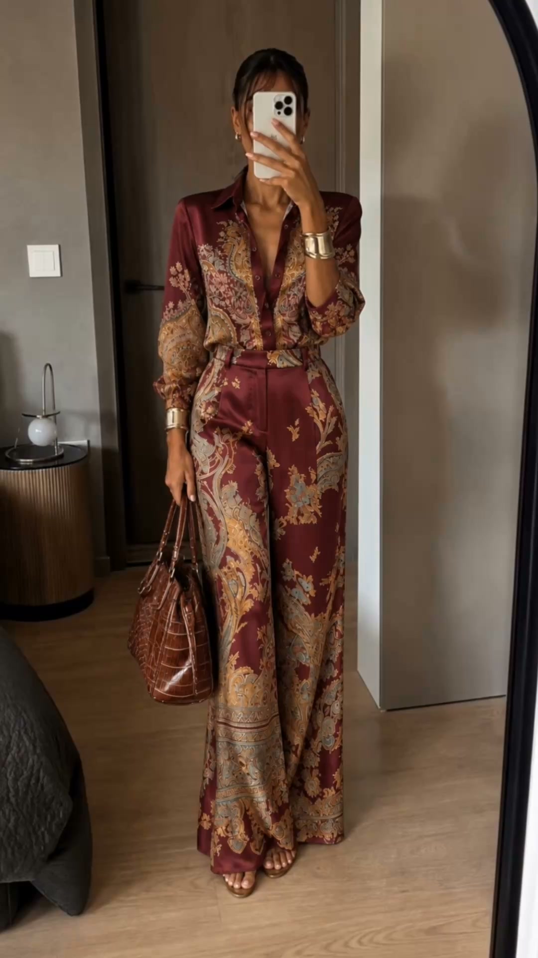 Conjunto satinado cachemire con pantalón ancho