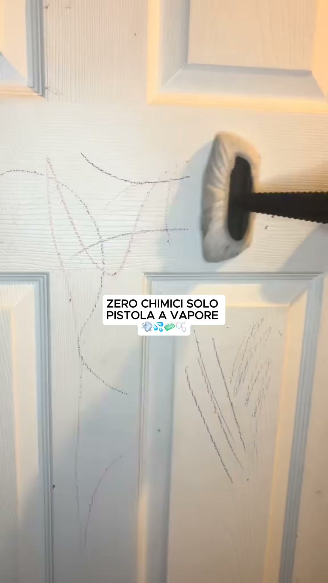 Pavimenti puliti per giorni — non per ore. Solo acqua.