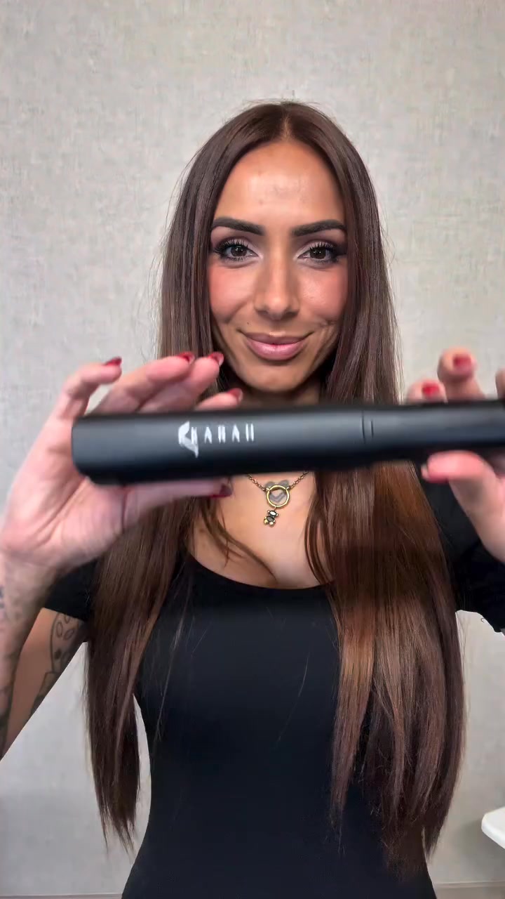 Consigue un cabello más pulido, brillante y sin frizz con tecnología profesional desde casa.