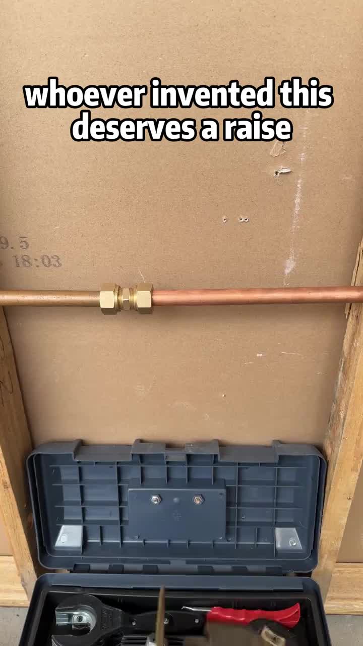 Ratcheting Pipe Cutter