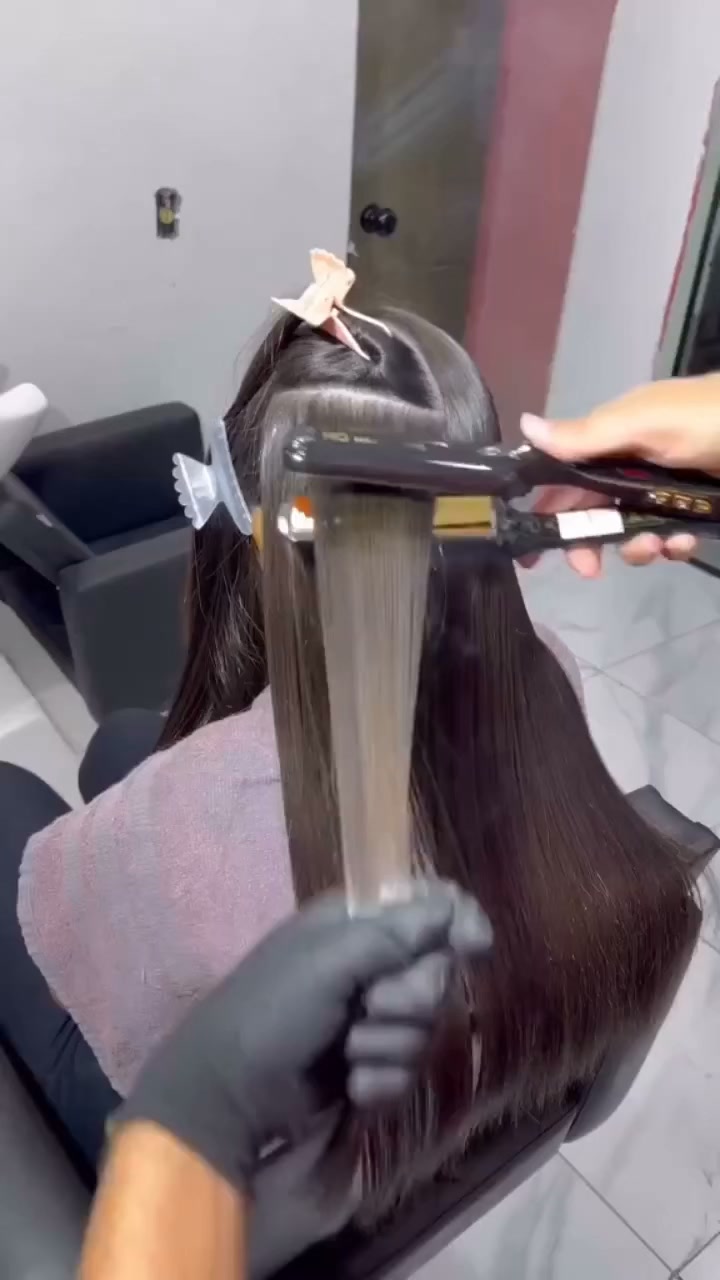 Deine Rettung für strapaziertes, trockenes Haar – ganz ohne Salonbesuch.