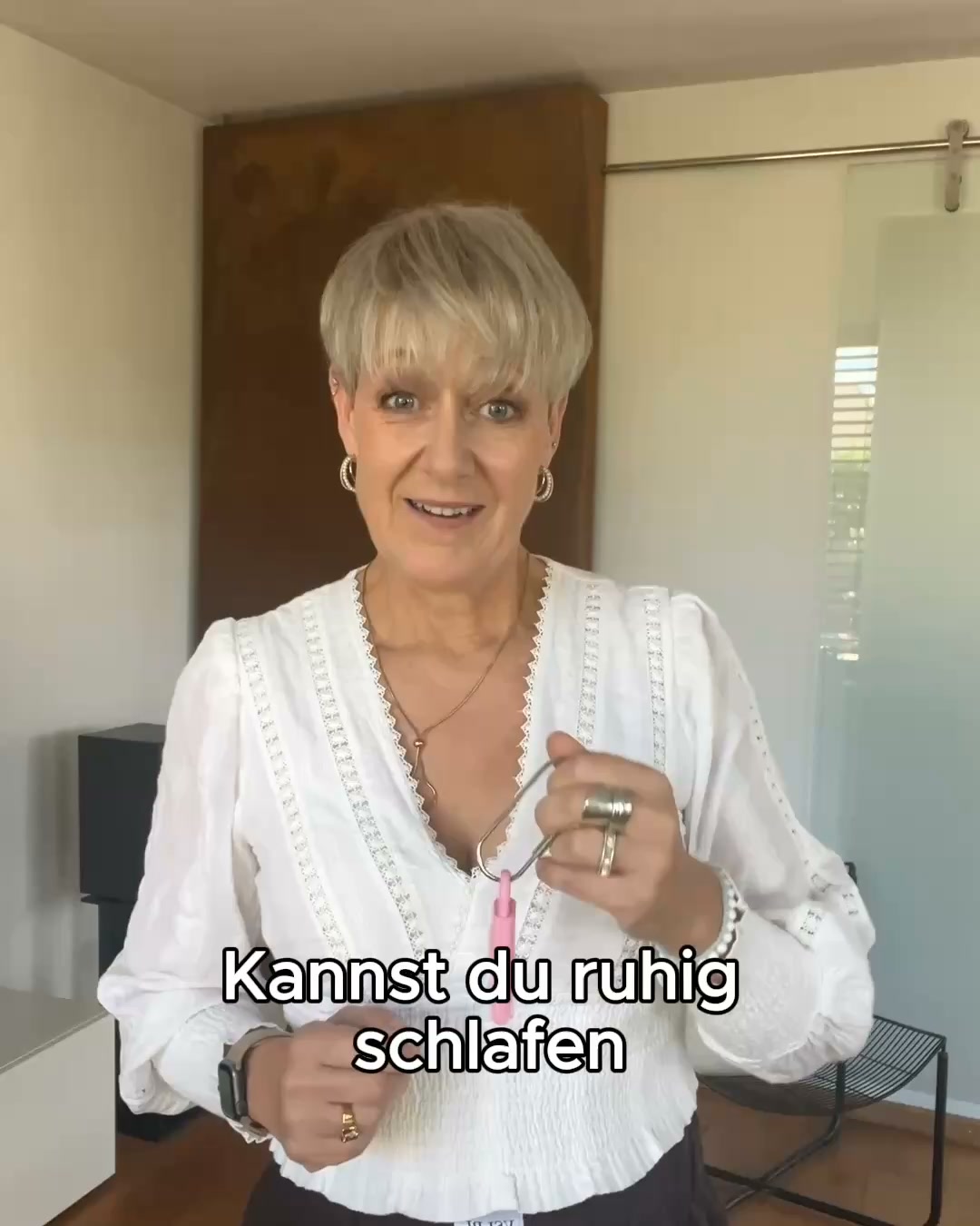 Ein Rauchmelder für unterwegs, der auch Hilfe ruft.
