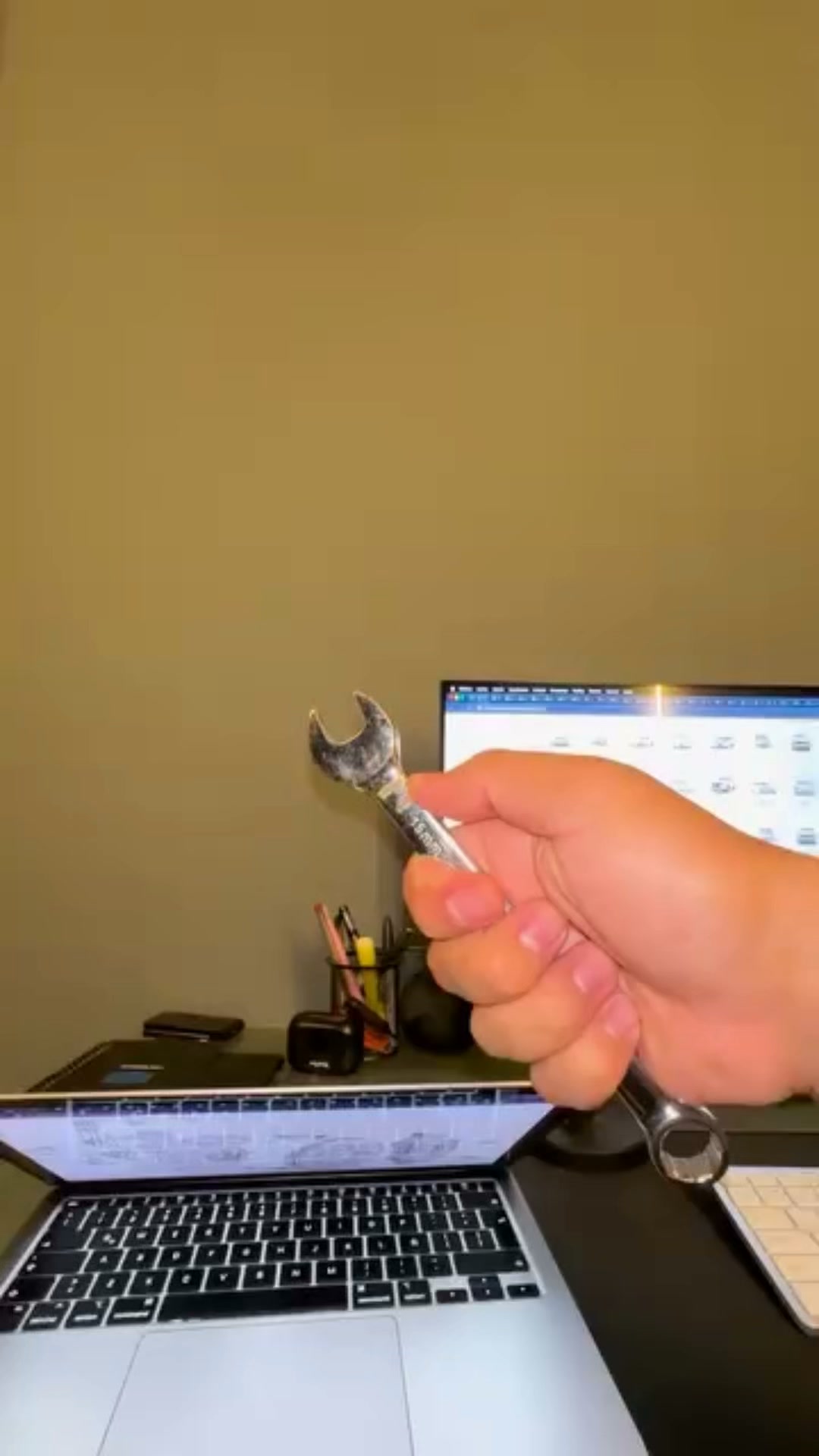 (4.9/5)