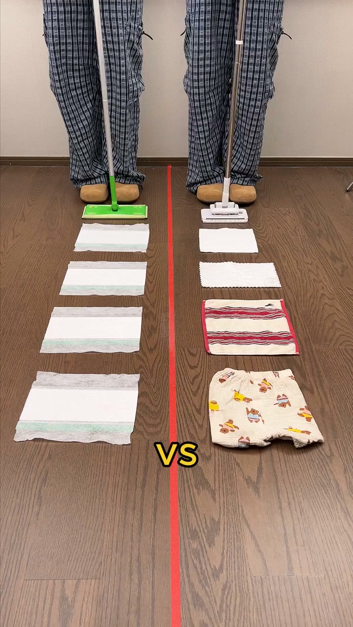This Week's Special Price:£9.99!! ‼Disposable Dust Mop with 4 Reusable ClothsLightweight Floor Dusting Mop For Hardwood Tile Floors