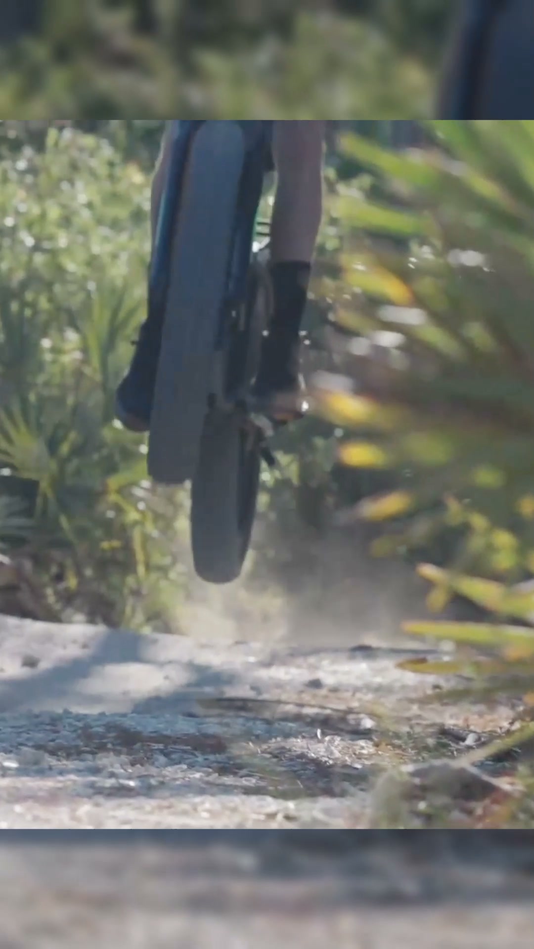 Crush the trails and conquer any terrain with the Mukkpet Suburban 26" 4.0 Fat Tire E-bike!