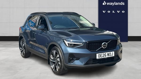 2026 VOLVO XC40