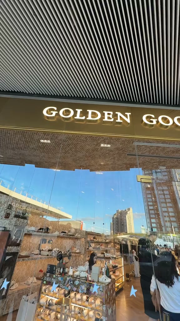 GOLDEN GOOSE: ¡Destaca entre la multitud! | Hasta un 50% de descuento