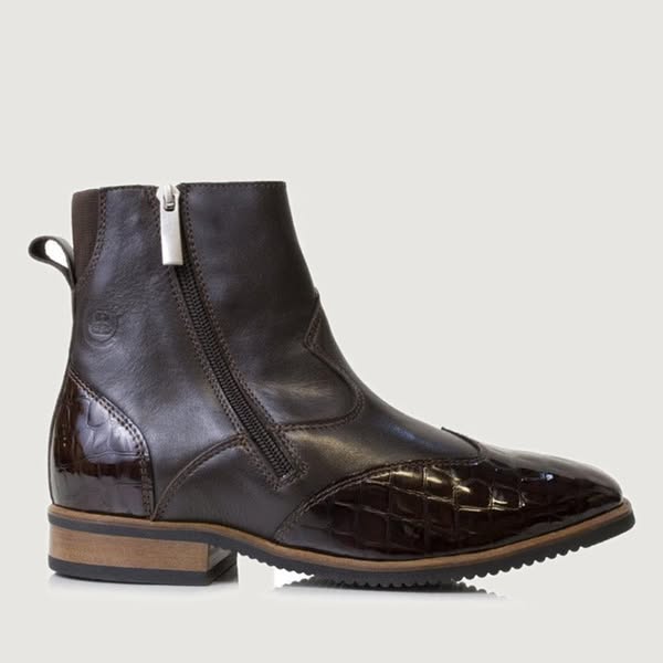 Anúncio de Bareback Footwear