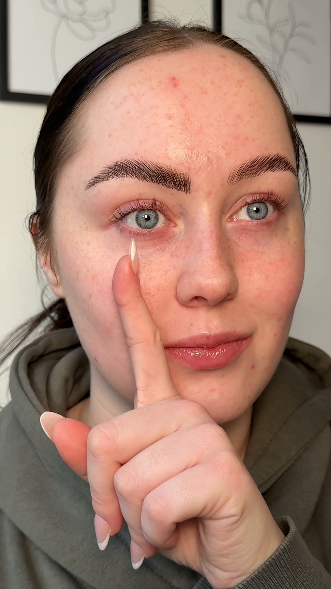 The brow pen that draws hair, not lines.