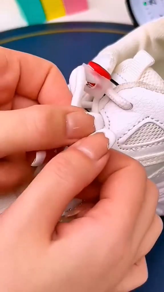 Adjustable Shoelace Lock Device