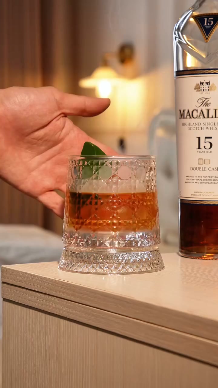 1. 360° Spinning Crystal Whiskey Glass | Aerate Your Drink With One Touch