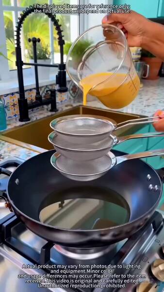 ¡Di adiós a la espuma de tus caldos y sopas! Cuchara coladora de acero inoxidable con malla fina.