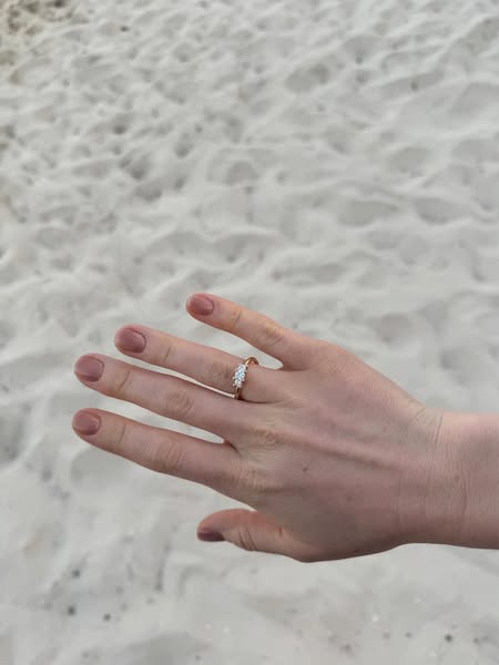Se flere håndlavede forlovelsesringe fra Milas