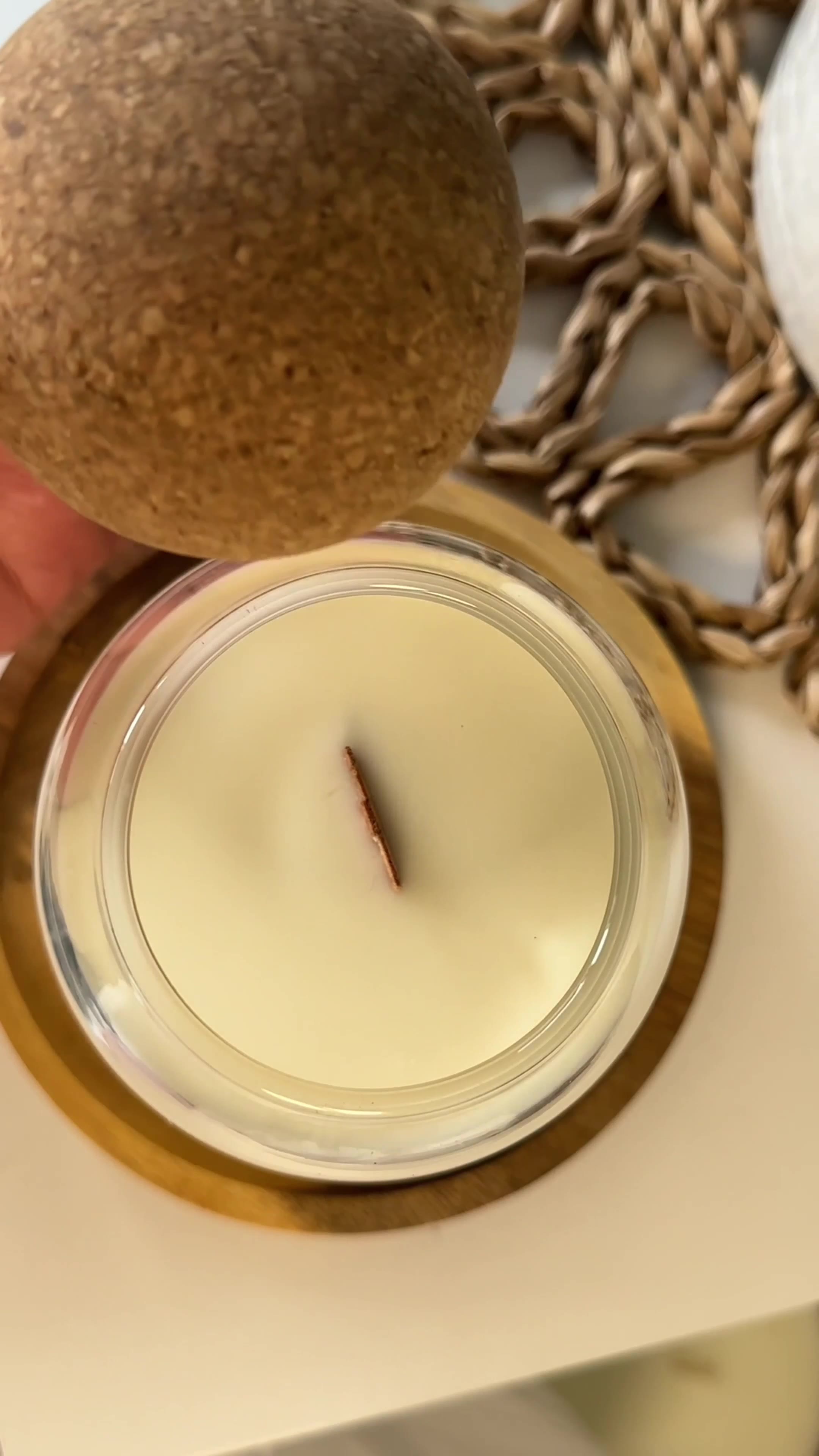 The candle that transforms your home.