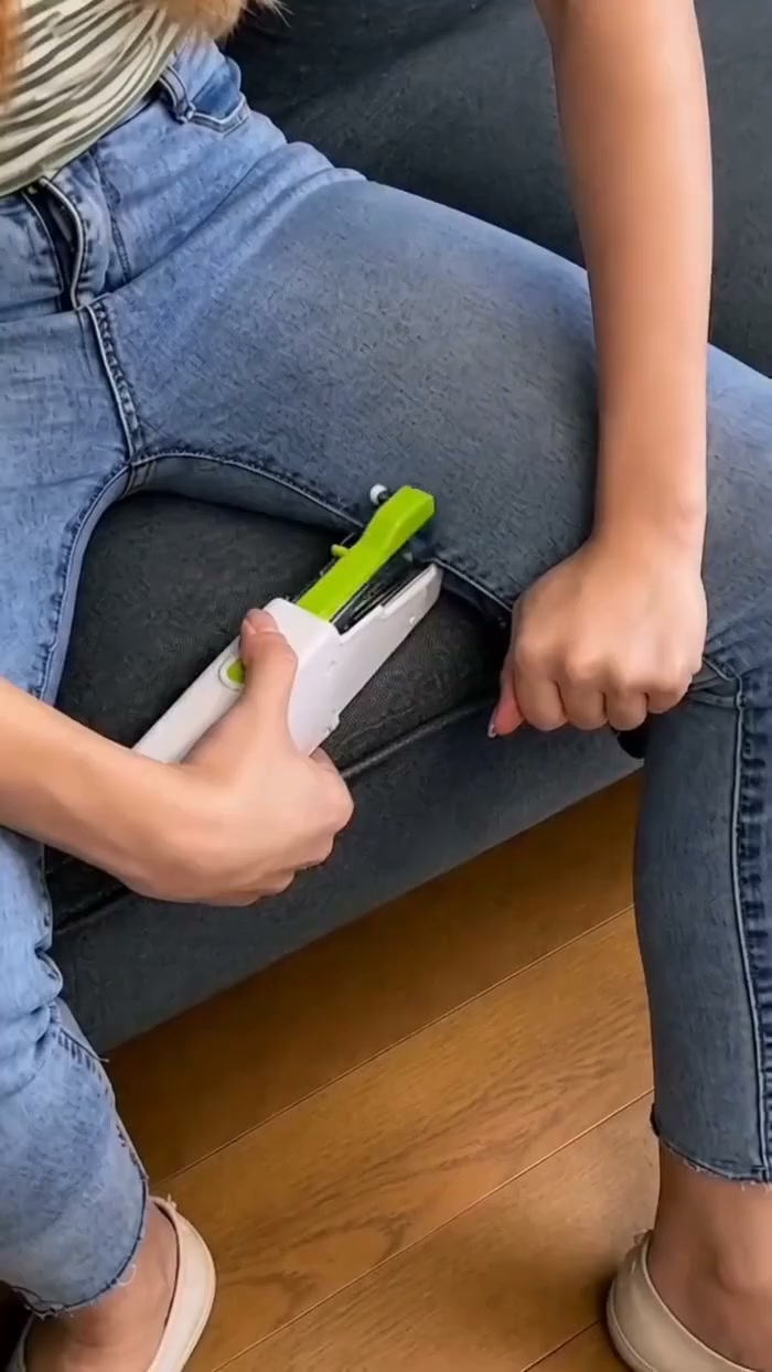 Mini Electric Sewing Machine – Sew Anywhere, Anytime!
