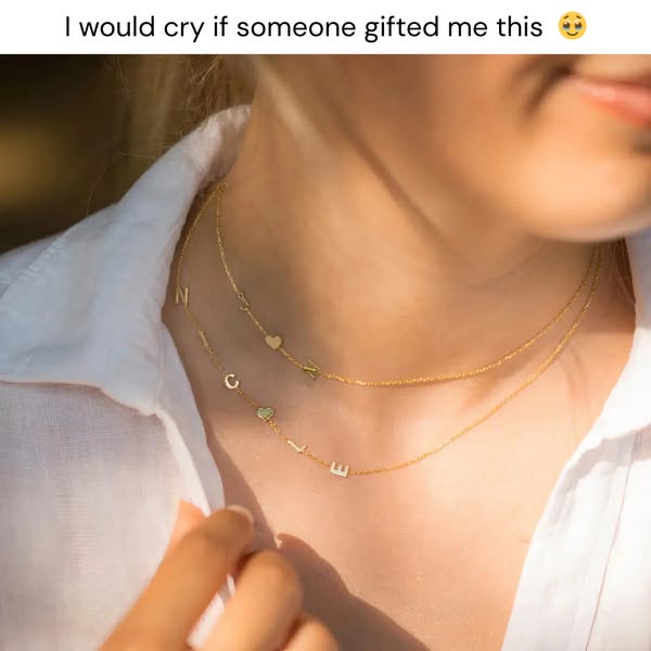 Personalized necklace with side letters