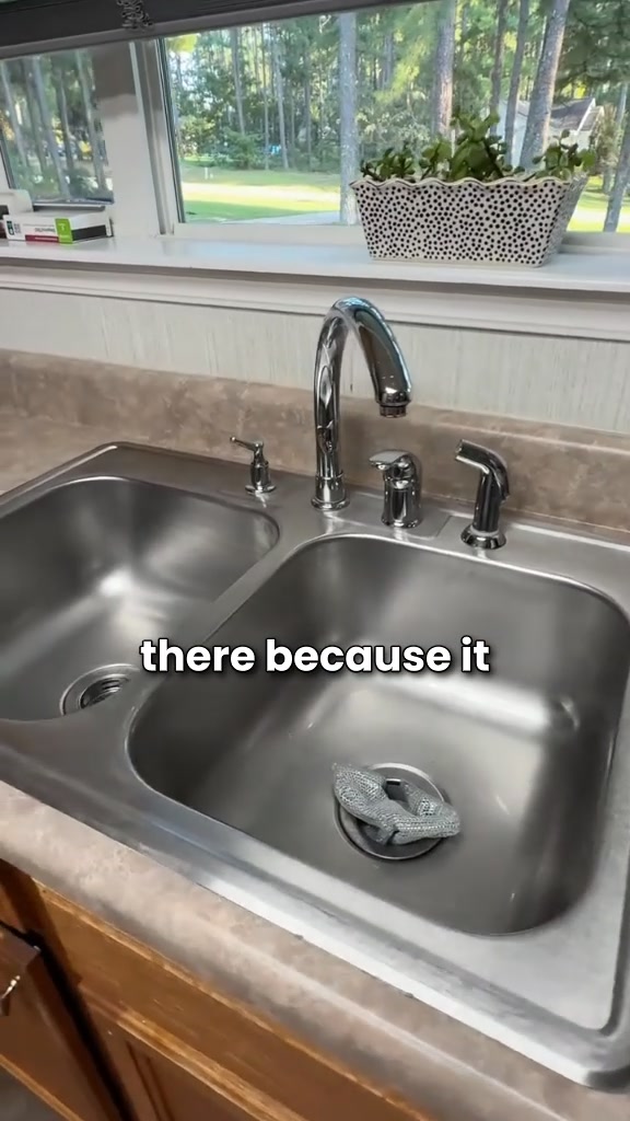 Remove burnt-on dirt – easily with just water