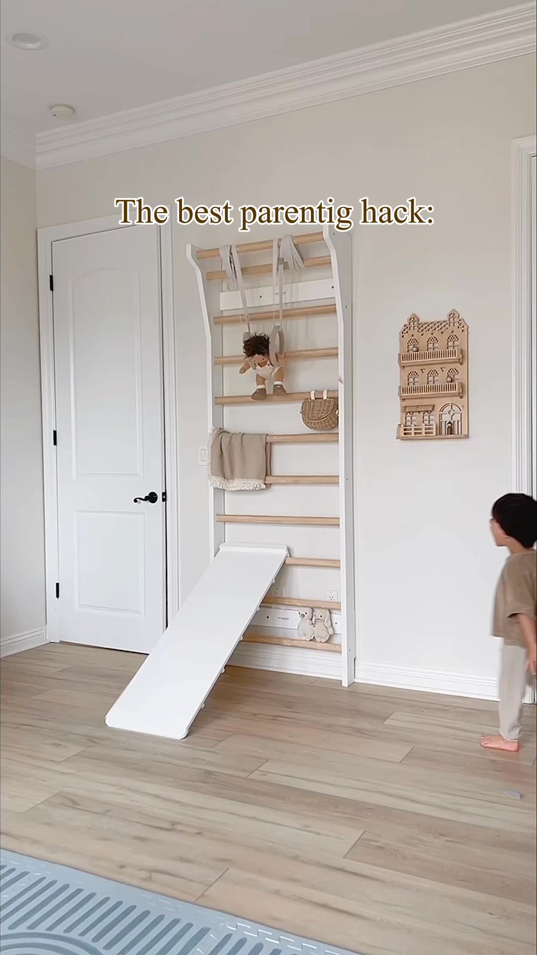 FitWood wall bars transform your home into a space for movement, play and training – for kids and adults alike