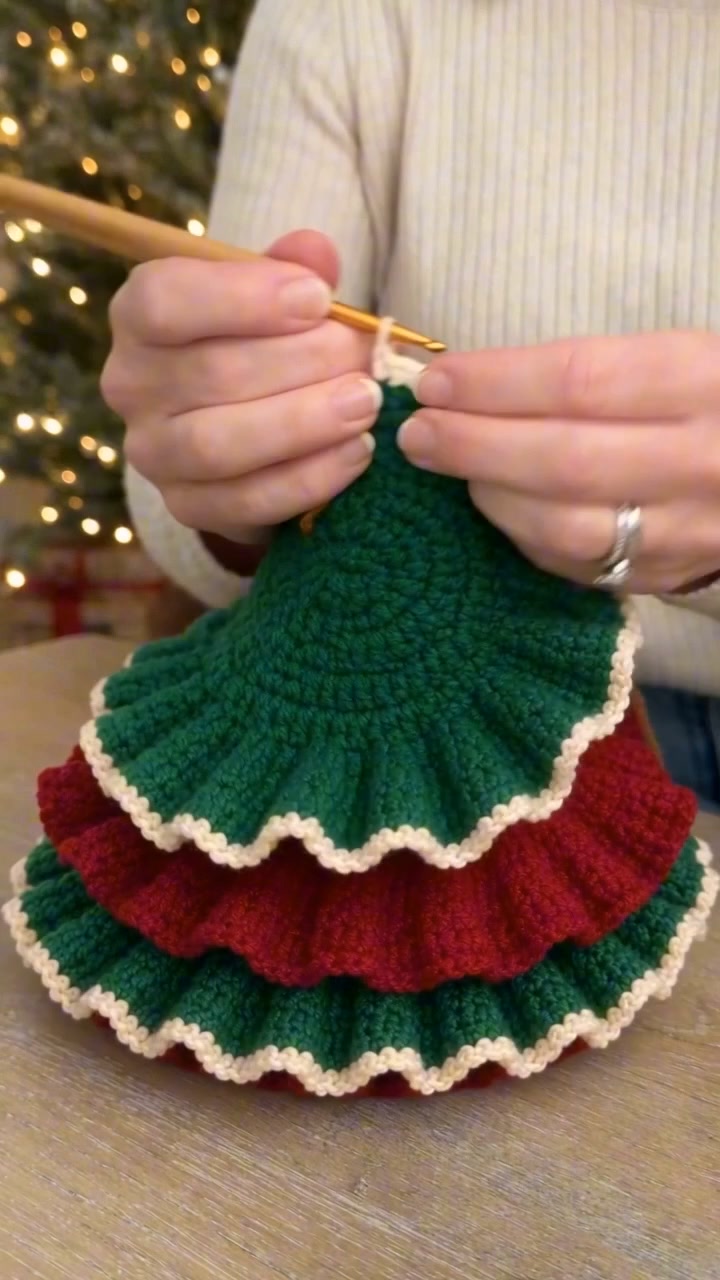 Crochet Animal Christmas Tree DIY Kit – Stitch a Little Christmas Magic（Material kit (not finished product)