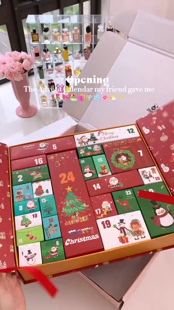 Christmas Advent Calendar with 24 Mini Perfumes