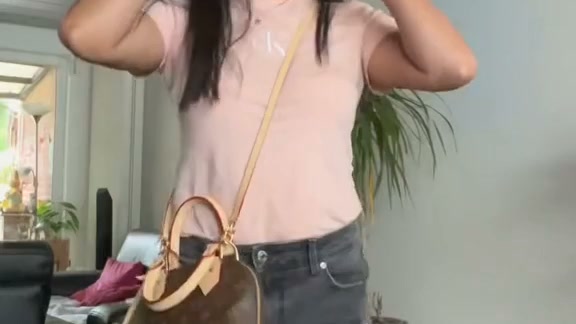 Eine Tasche, die deinen Look komplett macht Entdecke einer unserer beliebtesten Handtaschen und gönn dir ein neues Lieblingsstück.