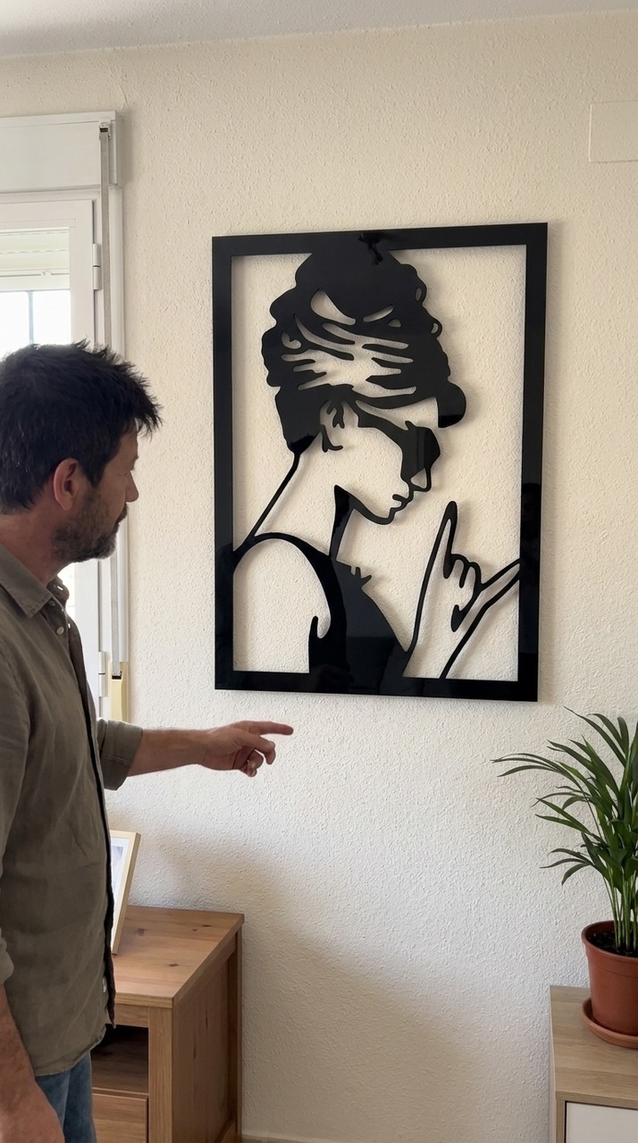 Audrey Hepburn en aluminio