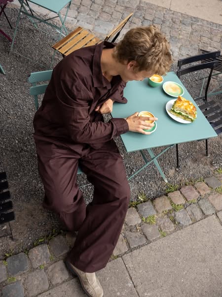 Mørkebrunt pyjamassæt