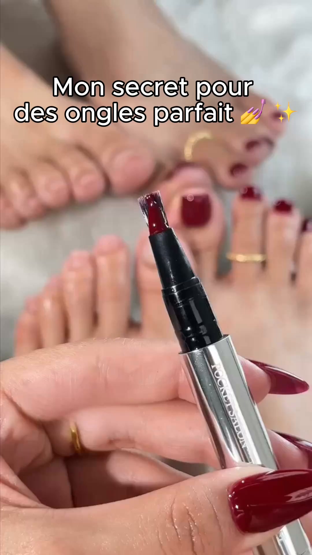 Passe au stylo vernis à ongles.