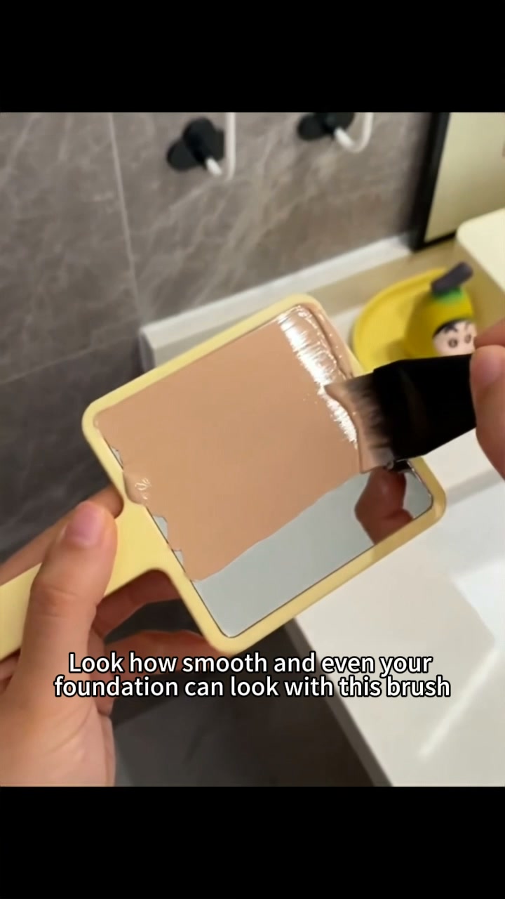 Novocanvas Curved Foundation Brush