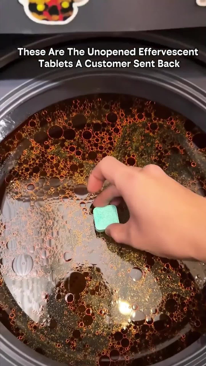Washing machine cleaning tablets