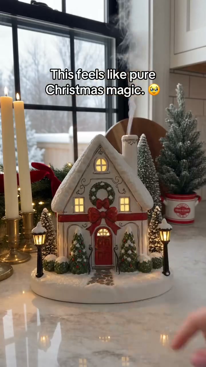 Christmas Cottage with Chimney Mist – a little winter village for your home