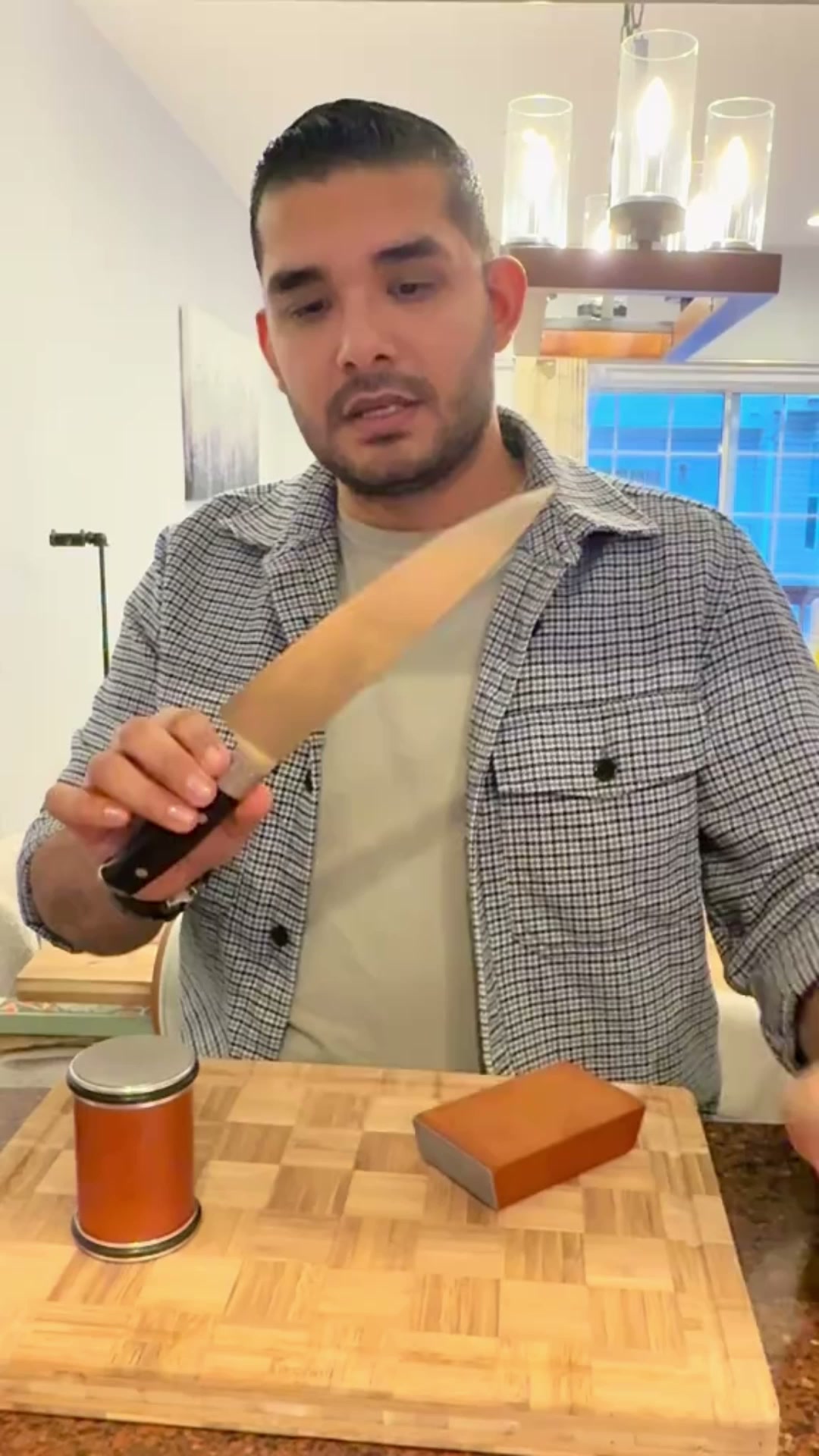 Sus cuchillos, como el primer día