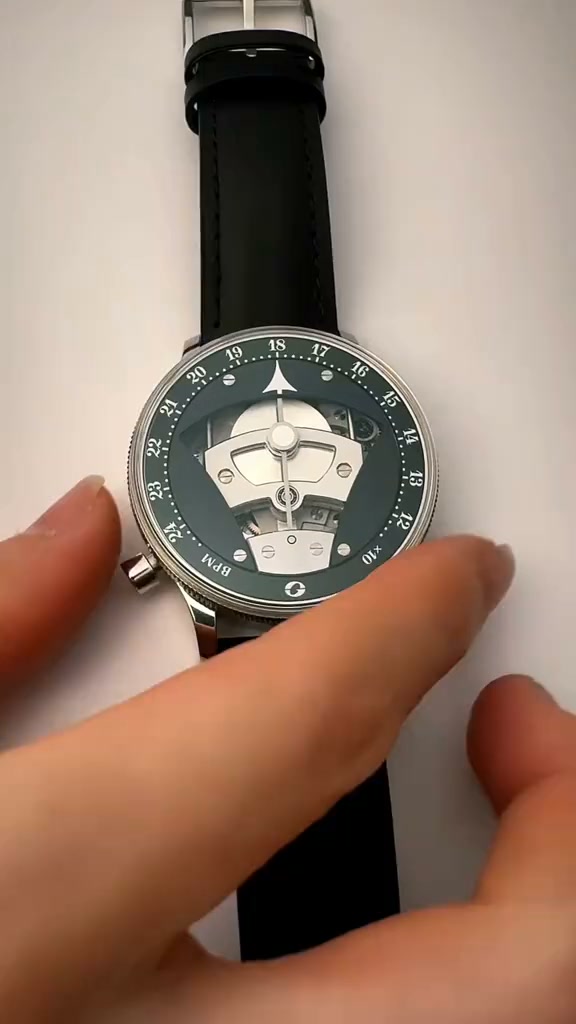 "Free Tempo" Mechanical Watch
